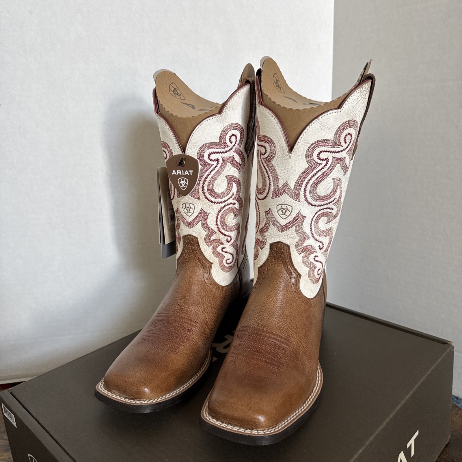 Ariat Women’s Boots QuickDraw Size 7 Square Toe Sandstorm Distressed White NEW