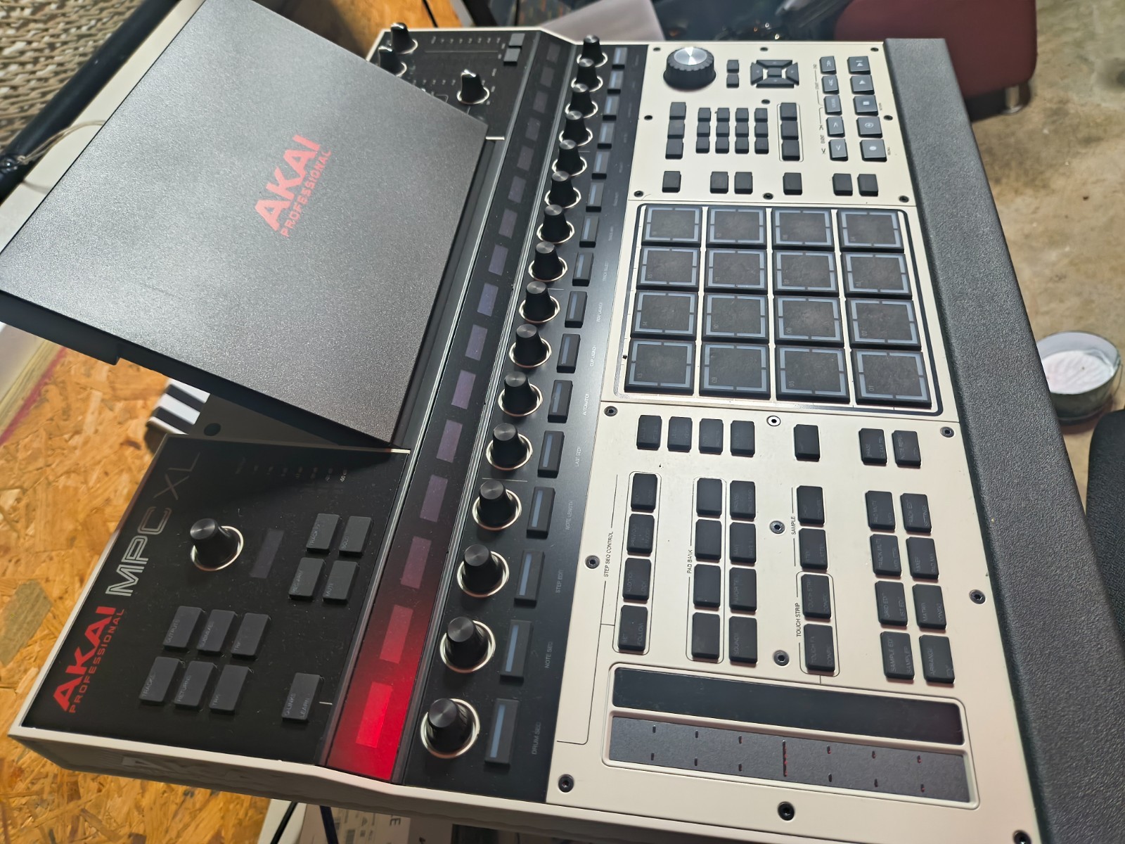 Akai Professional MPC XL Standalone Music Production Center