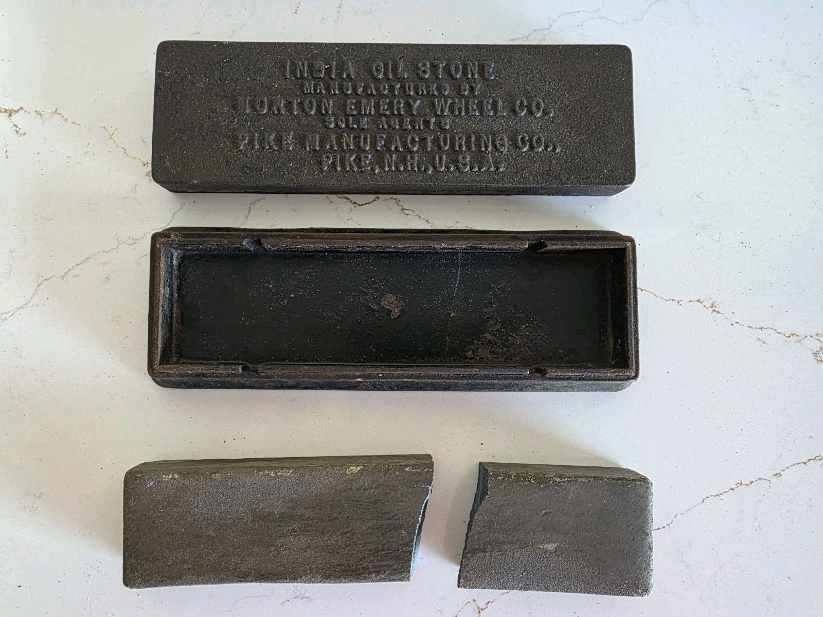 Vintage India Oil Stone Norton Co. Pike Mfg. Cast Iron Box With Stone N.H. USA
