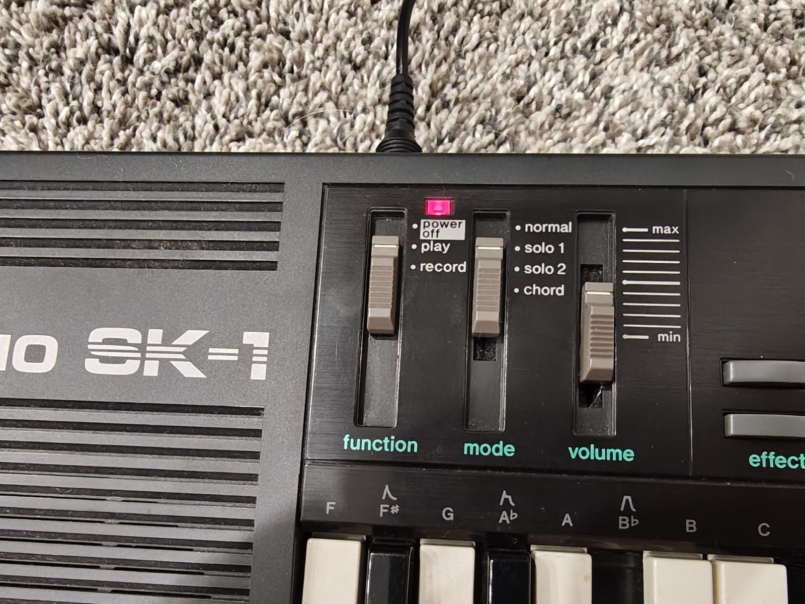 Casio SK-1 Sampling Keyboard w/ Case And Box TESTED WORKS GREAT - Missing 1 Key