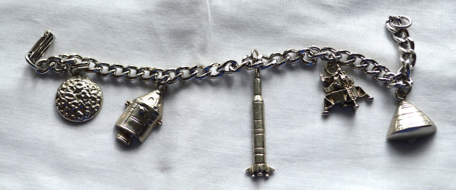 VINTAGE NASA SOUVENIR CHARM BRACELET - APOLLO 11 COMMEMORATIVE CHARM BRACELET