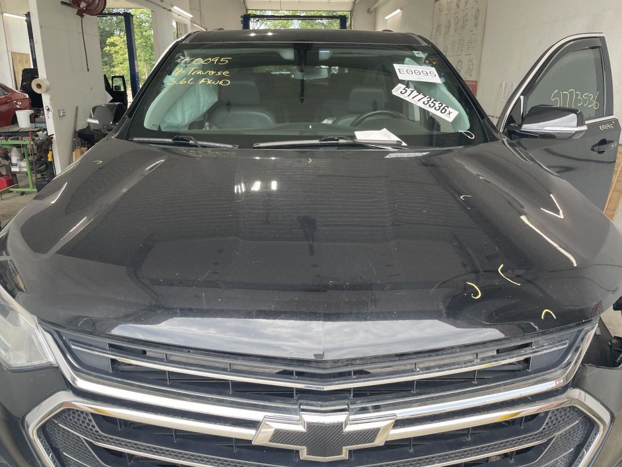 TRAVERSE 2018 Air Shutter 1090360