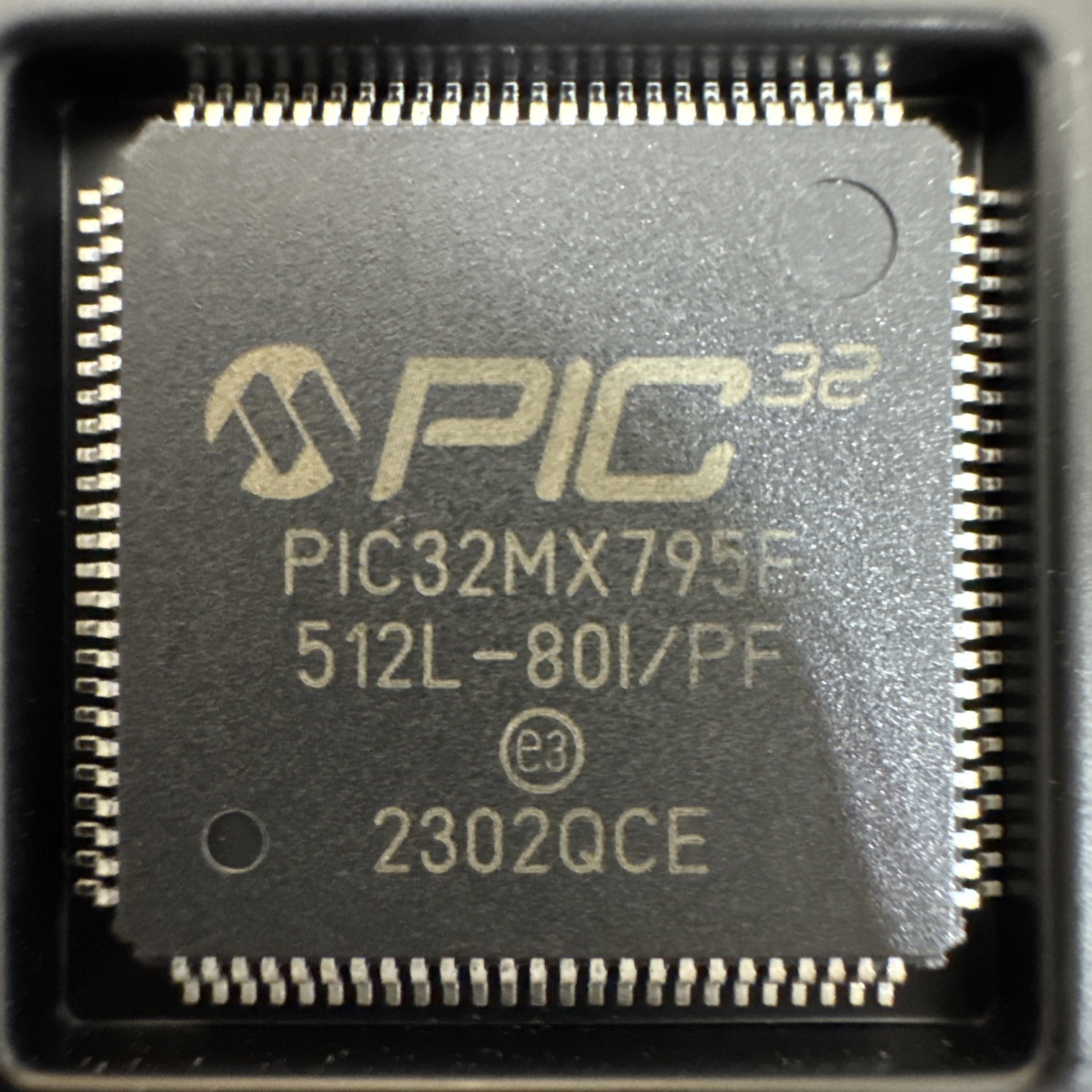 PIC32MX795F512L-80I/PF - 3 Piece 32-Bit Microchip / A11 R1