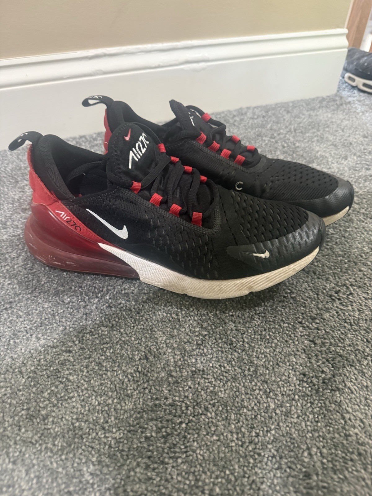 Nike Air Max 270 Men's Low Top Lace Up Sneakers Black Red White
