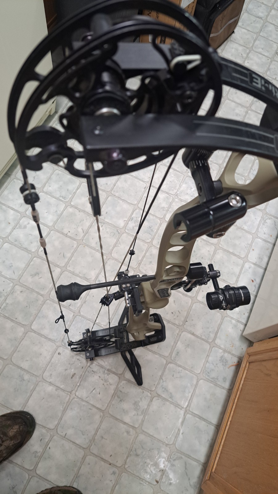 Prime Black 9 series Compound Bow Extras Nice!