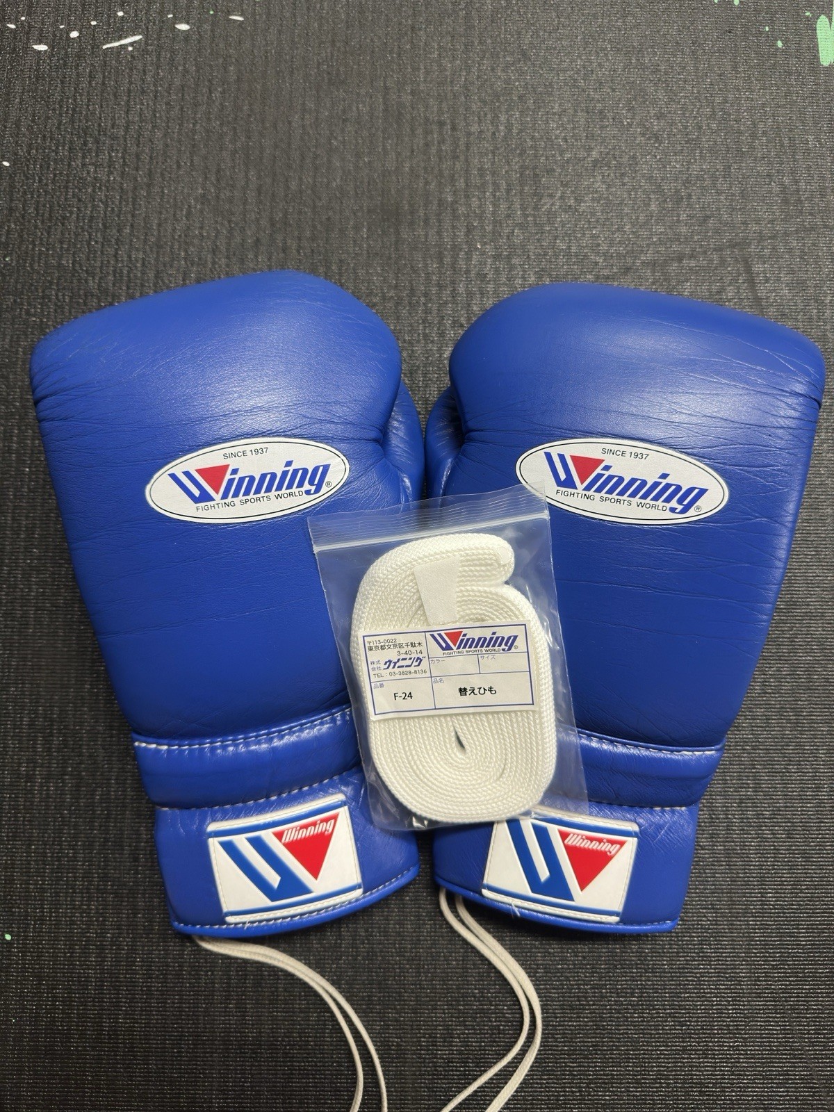 WINNING Boxing Gloves 14oz