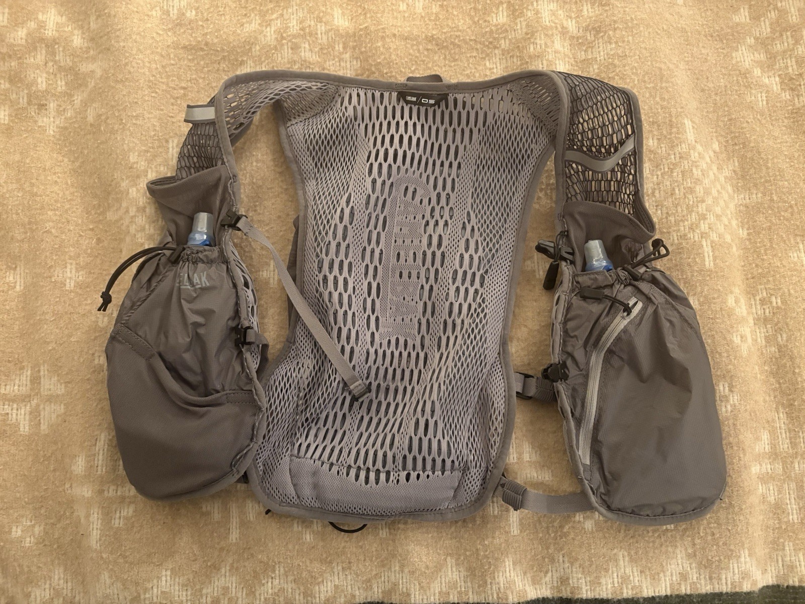 Men's Zephyr Run Hydration Vest Castlerock Gray NOS Discontinued 2022 Rare
