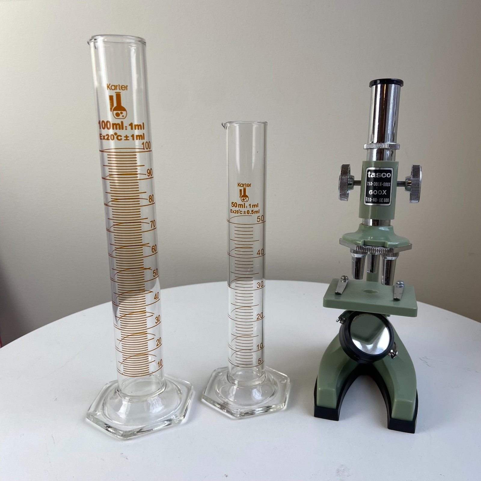 VTG 1973 Tasco 600X Microscope + Karter Glass Graduated Cylinders Science Decor