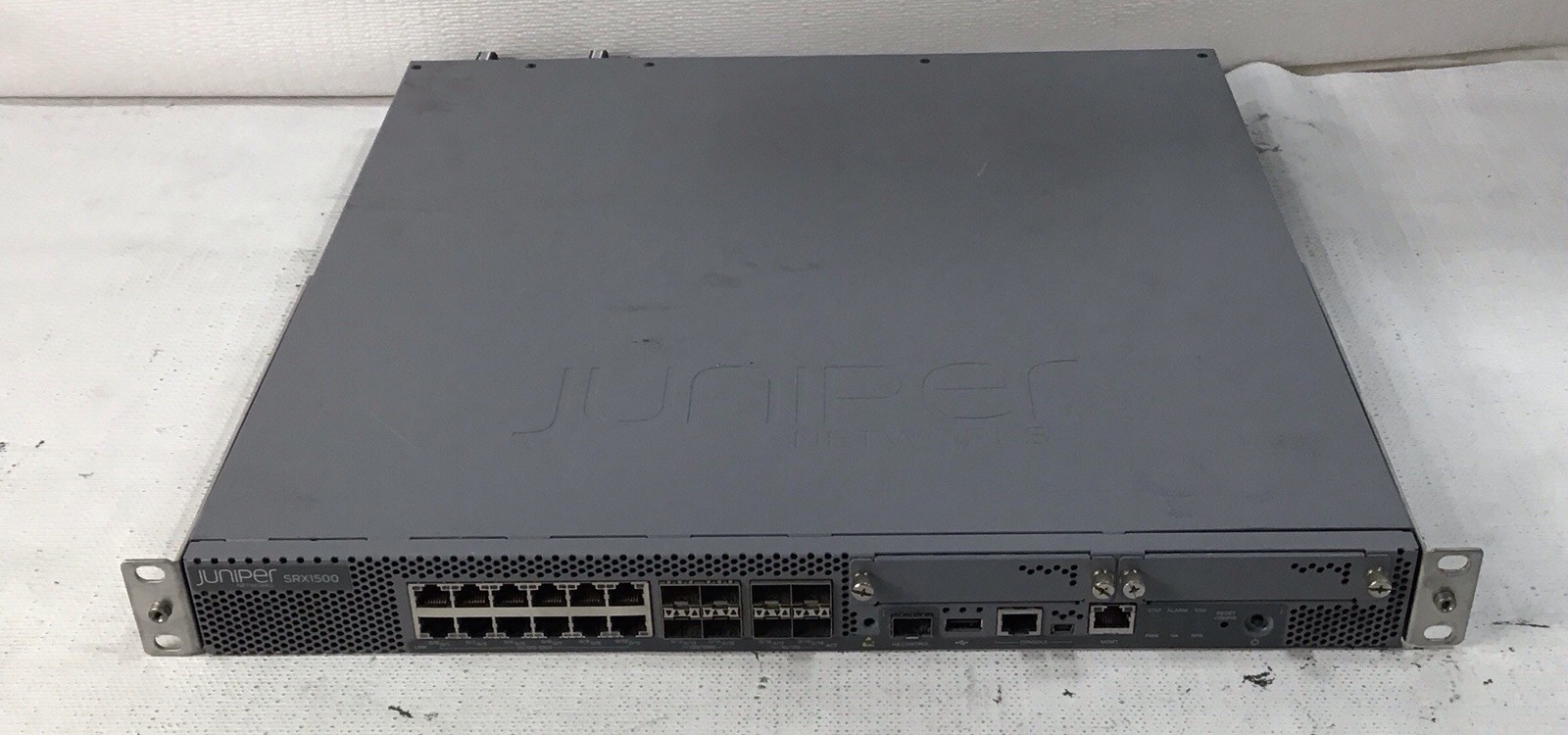 Juniper SRX1500 SRX1500-AC w/ 2x AC PSU
