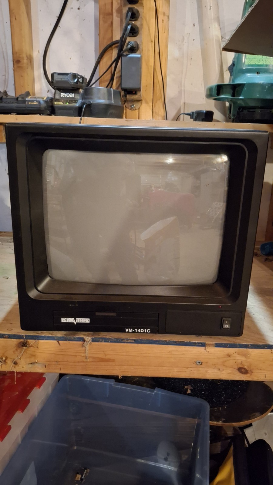 PROVIDEO VM-1401C VIDEO MONITOR