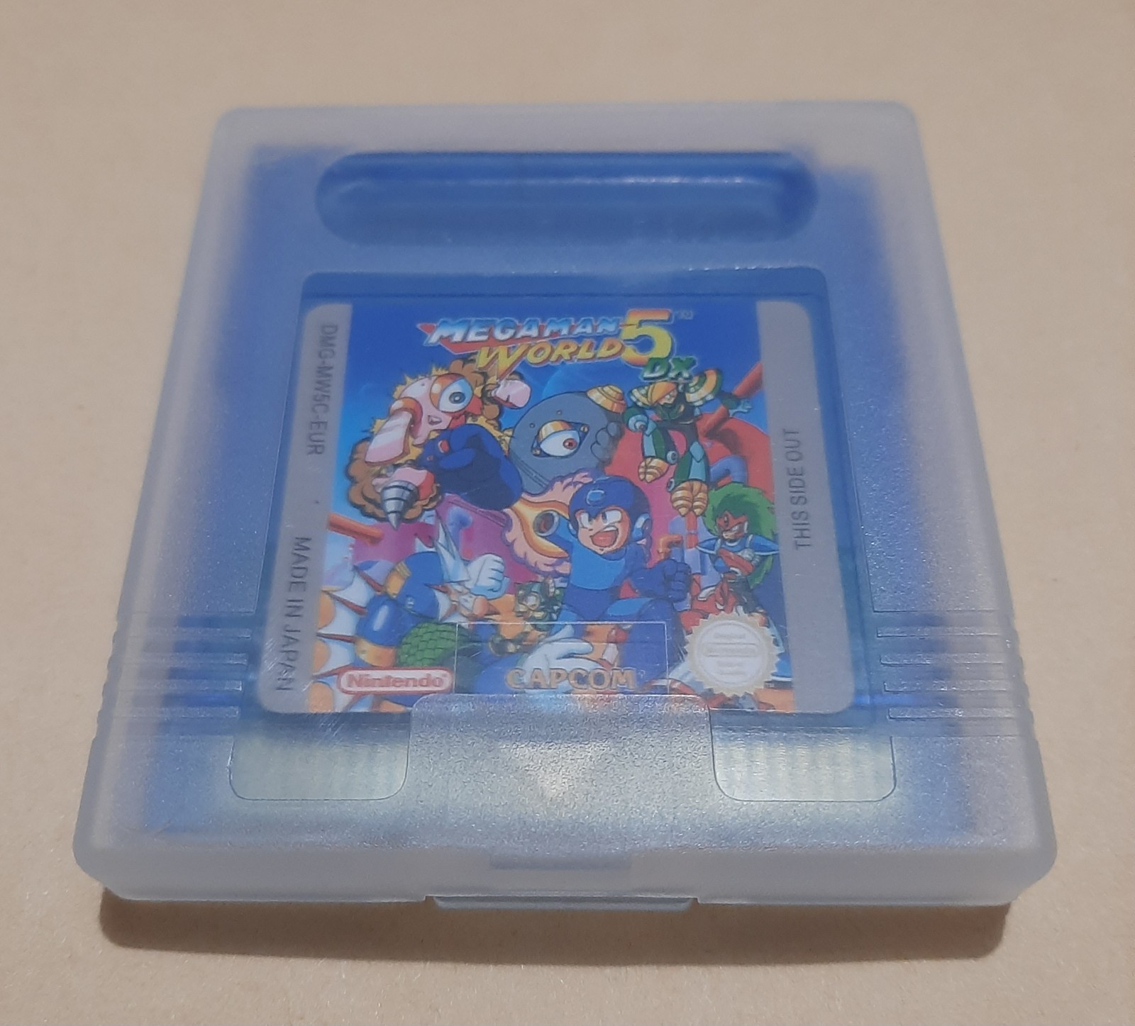 White Plastic Case + FREE Mega Man World 5 DX Colorize Megaman V GB