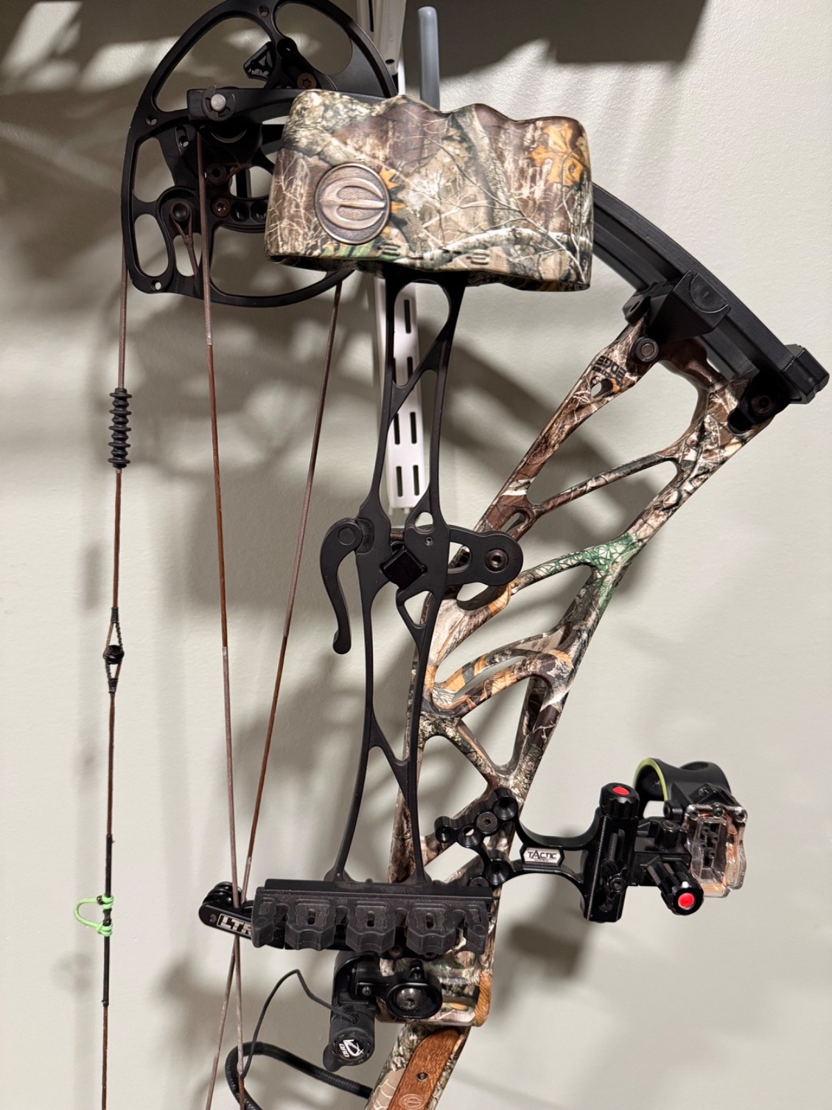 elite kure compound bow 23-30” draw 65 lbs