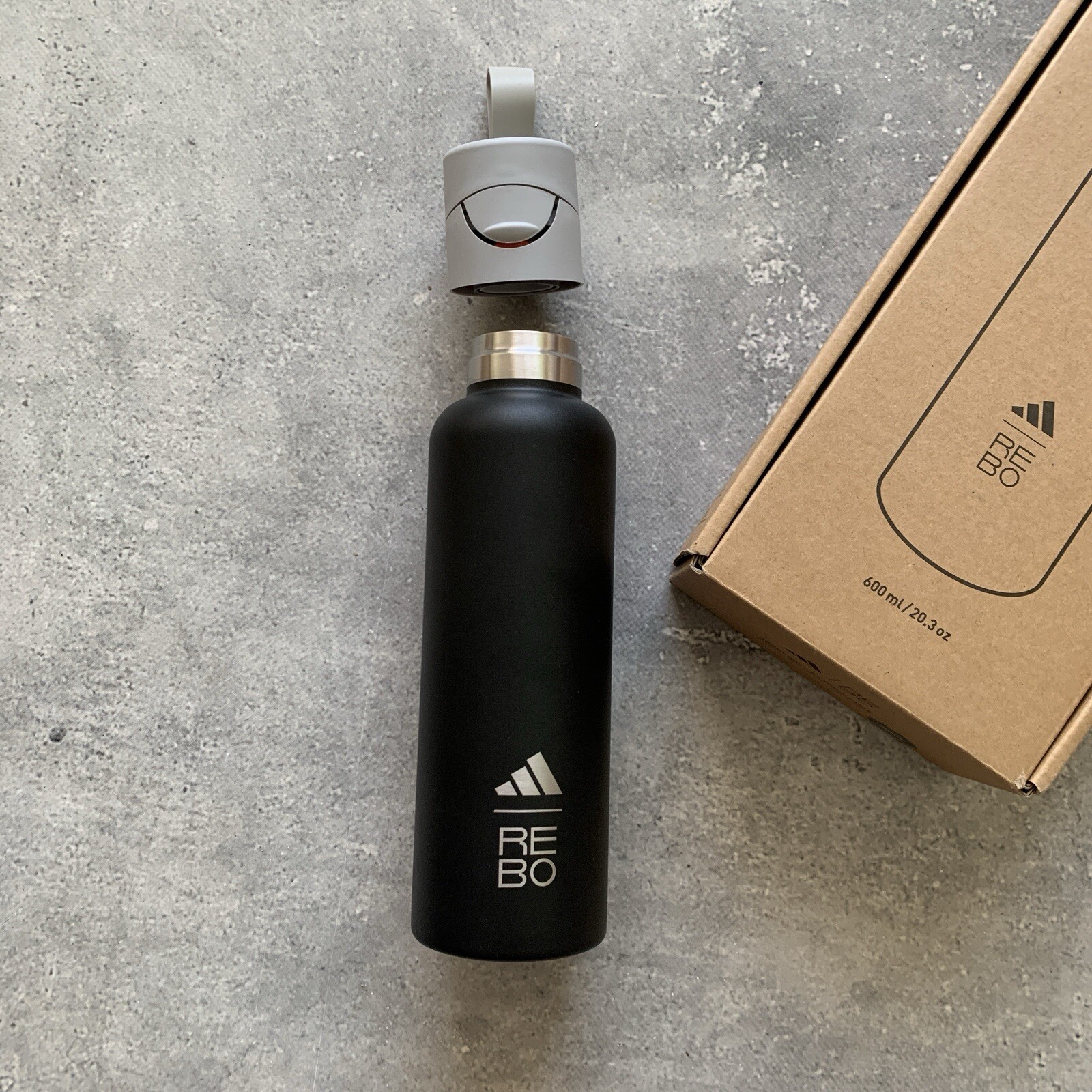 ADIDAS x REBO SMART BOTTLE BLUETOOTH POWERED PERSONAL HYDRATION COACH BLACK