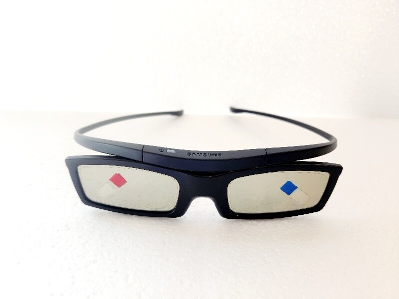 Samsung 3D Active Glasses SSG-5100, battery operated (included)