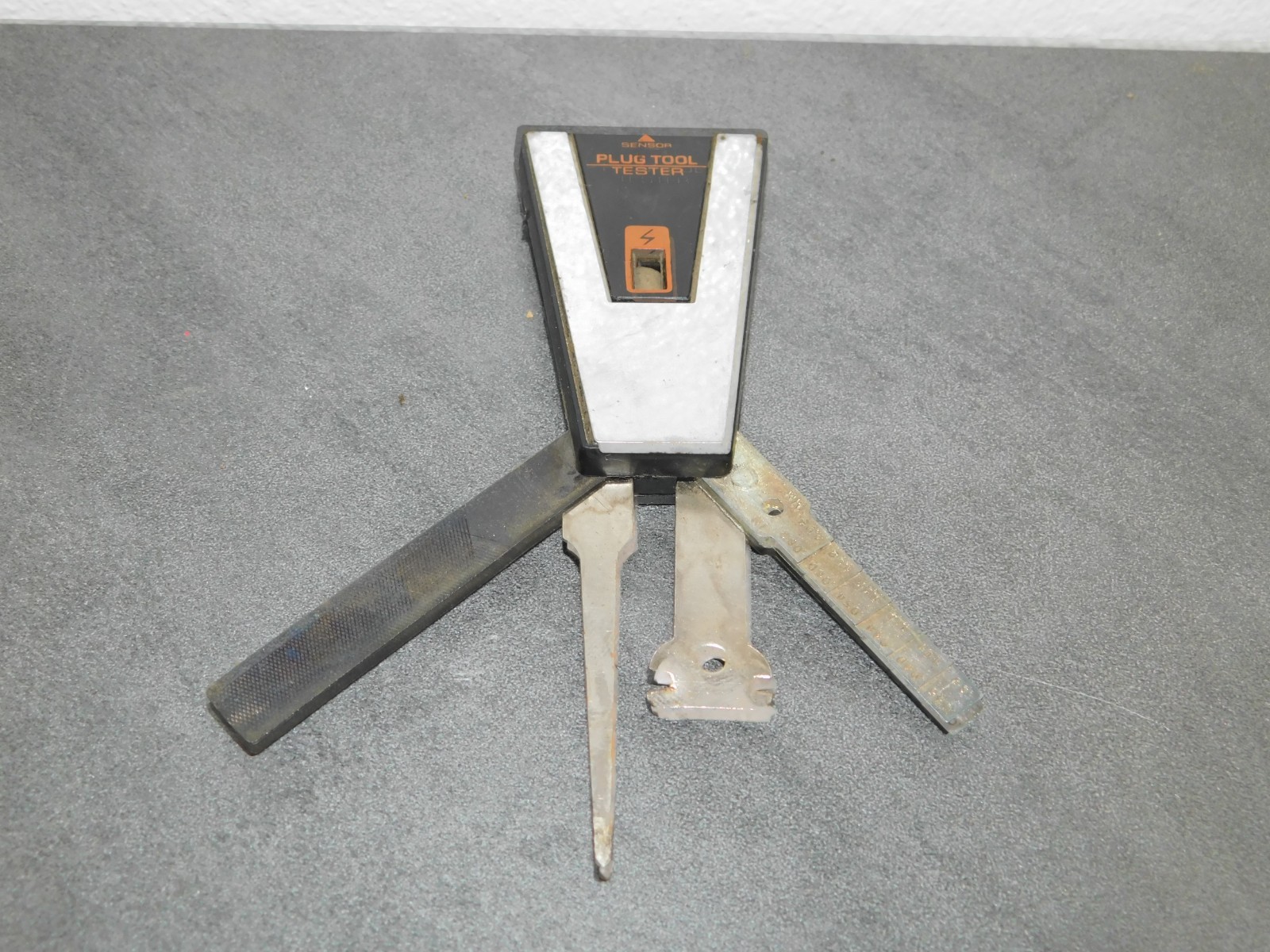 VINTAGE MULTI TOOL SPARK PLUG TESTER GAP SETTING TOOL GARAGE MECHANICS OLD TOOLS
