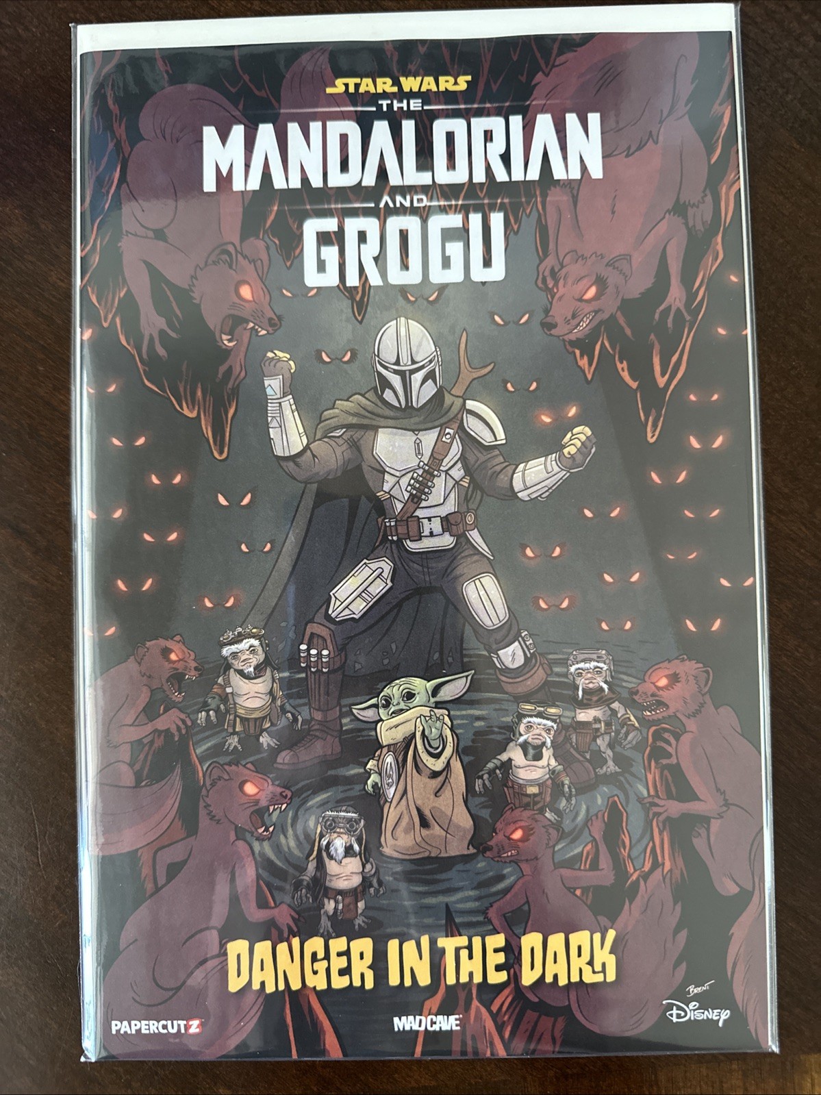 STAR WARS THE MANDALORIAN AND GROGU DANGER IN THE DARK (ONE-SHOT) - COVER SELECT