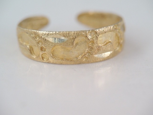 10K YELLOW GOLD FOOT PRINTS IN THE SAND ADJUSTABLE TOE RING