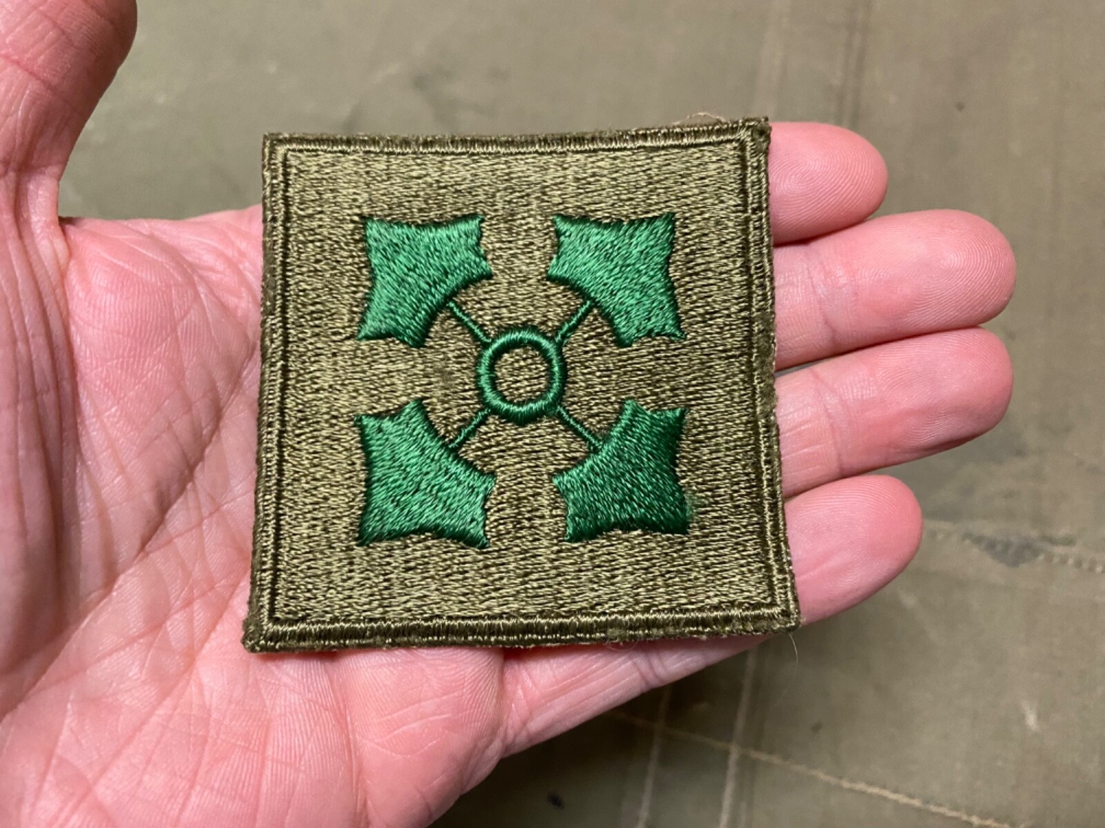 ORIGINAL WWII US ARMY 4TH INFANTRY DIVISION JACKET SLEEVE INSIGNIA PATCH