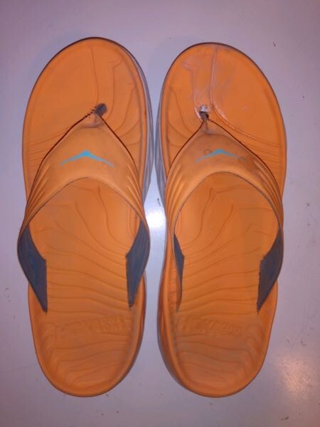 Hoka One One recovery thong flip flop sandal cantaloupe/fiesta Men's size 13