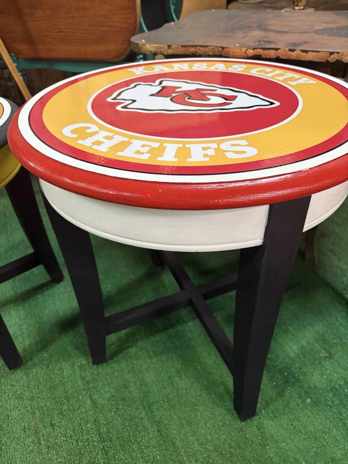 Kansas City Chiefs Round End Table.