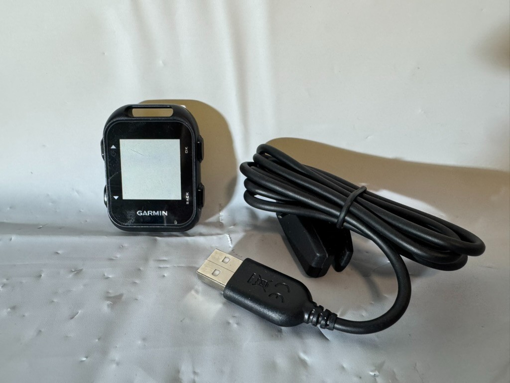 Garmin Approach G10 GPS Golf Rangefinder Clip-On with Charging Cable - 1K