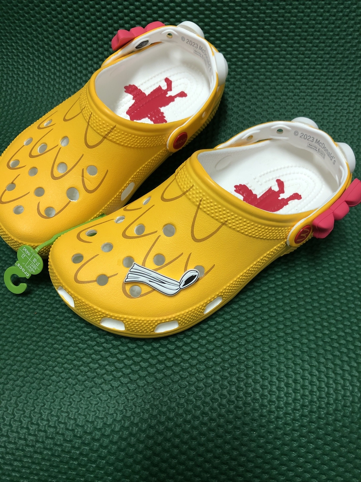 1 Birdie Scarf McDonalds Crocs Jibbitz, Rare!