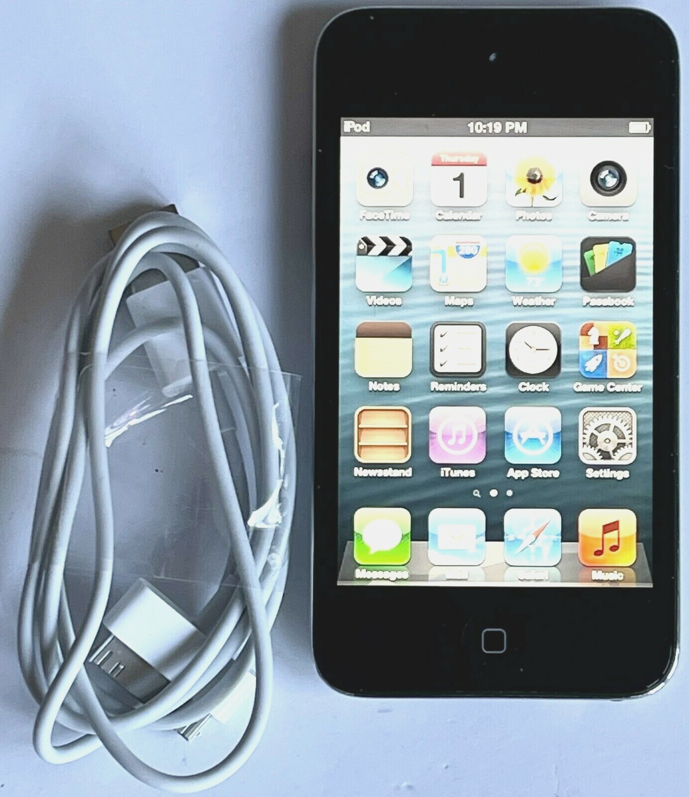 APPLE A1367 iPOD TOUCH 8GB SILVER 4th GENERATION MEDIA  PLAYER ~ WORKING