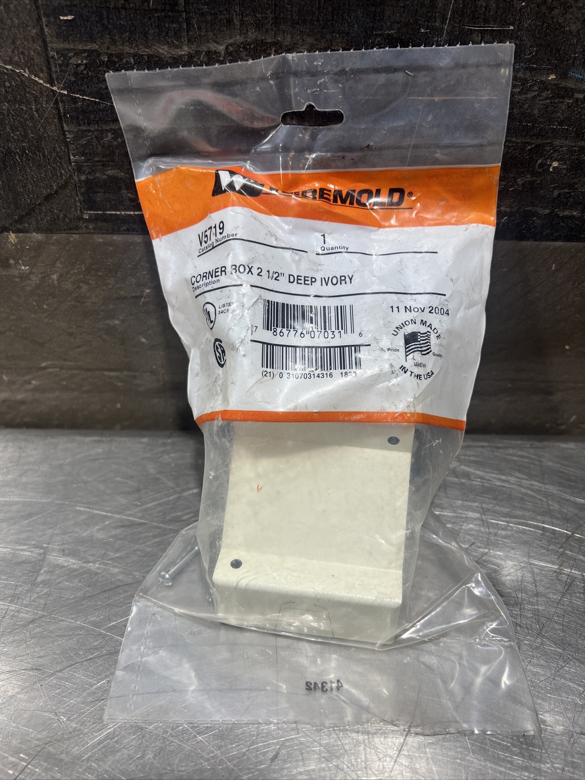 Wiremold V5719 Corner Box 2-1/2" Deep Ivory 5719. NOS SURPLUS