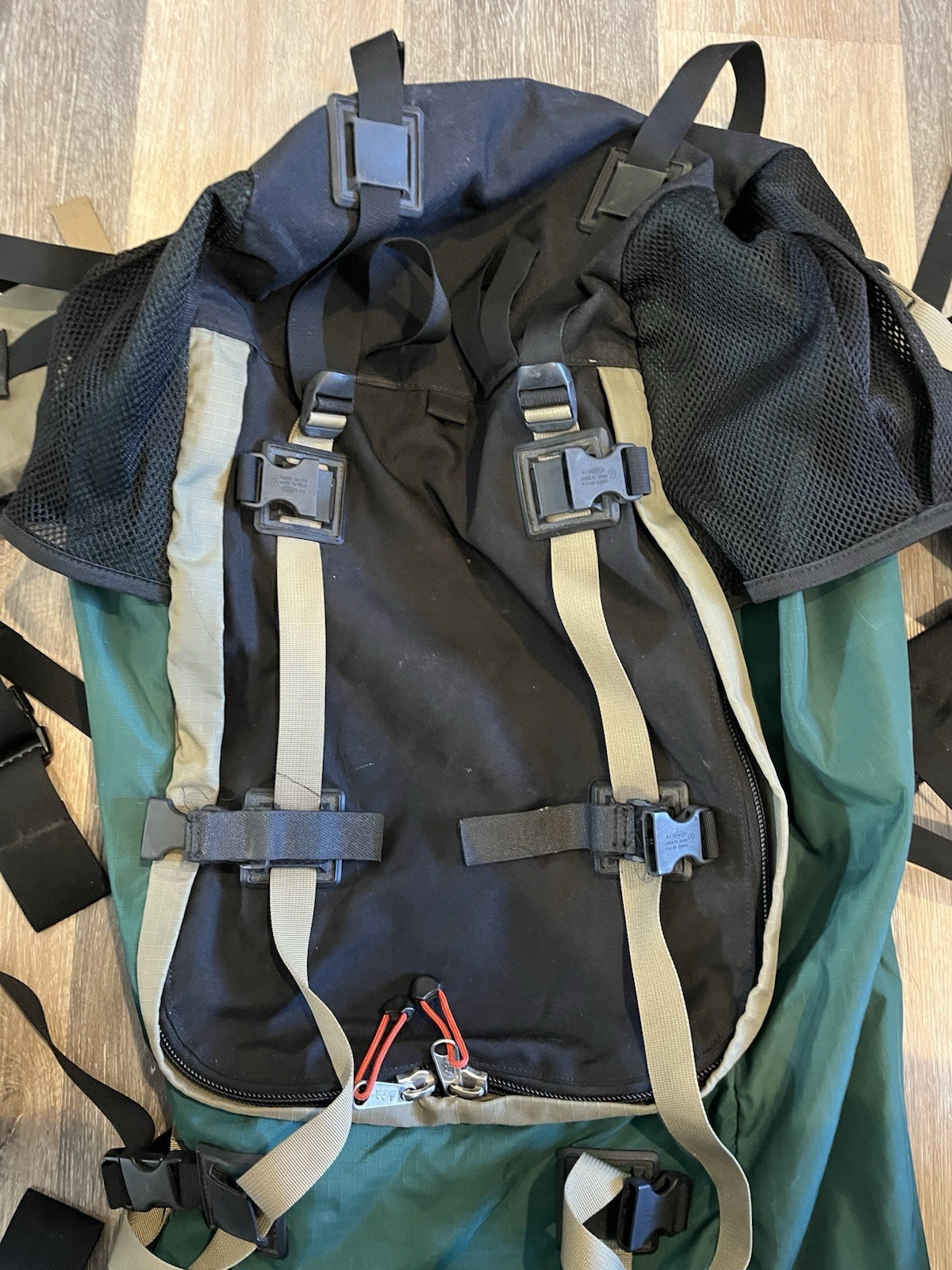 REI INTERNAL FRAME Large Backpack Bag Hiking Camping Black/Green