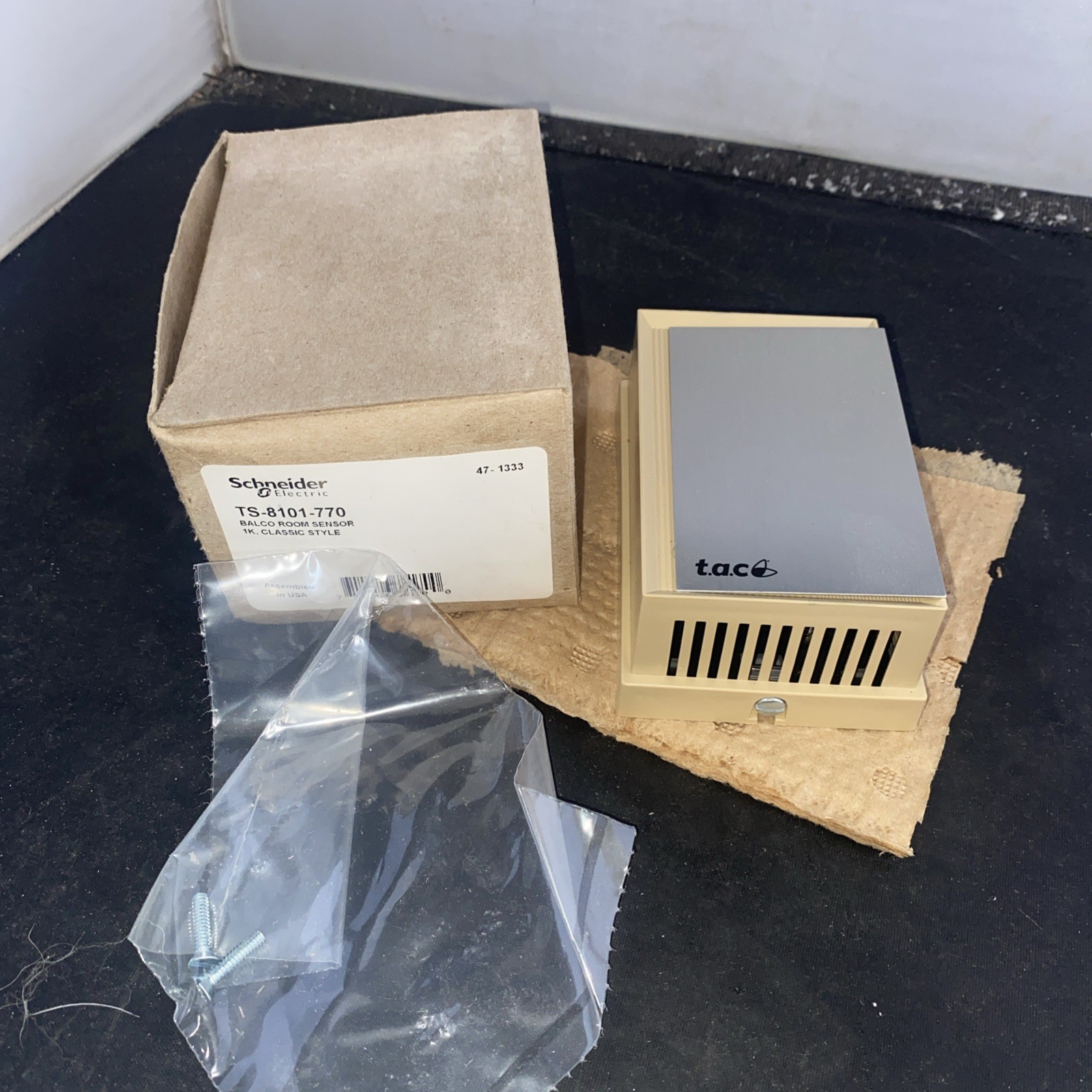 INVENSYS ROBERTSHAW SIEBE TS-8101-770 / TS8101770 HVAC BALCO ROOM SENSOR BIEGE
