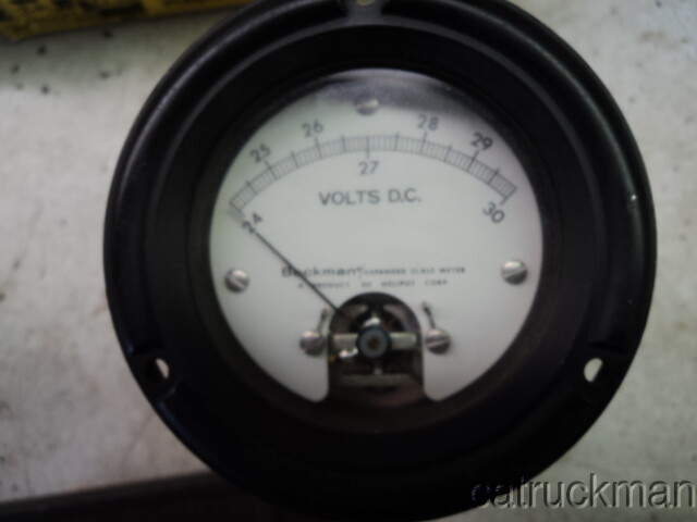 Beckman Expanded Scale 24 to 30 VDC Voltmeter made by Helipot Corp 027-3104-0
