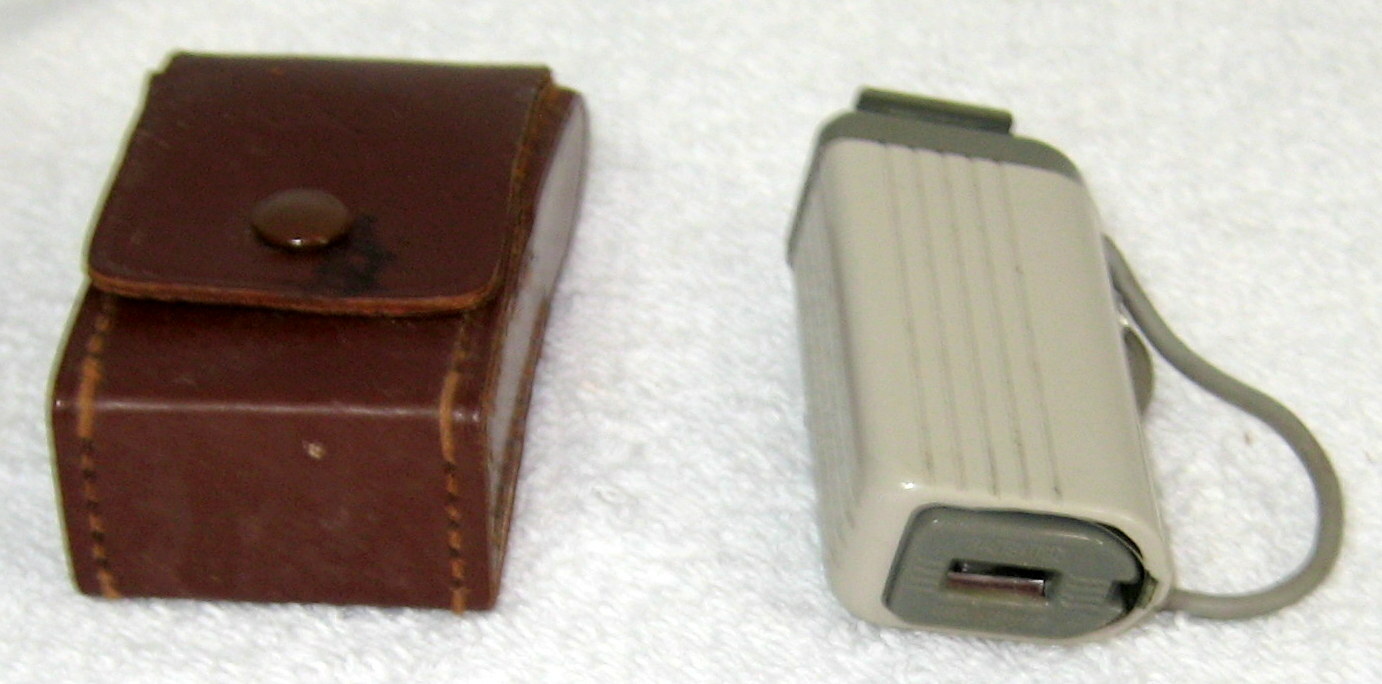 Emo Wetzlar Compact Flash Bulb Attachment w/ Case - Germany - Vintage