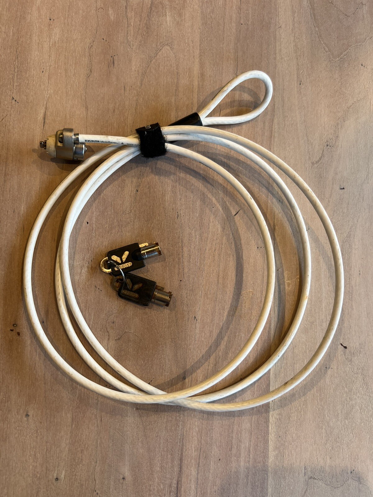 Kensington Laptop Computer Microsaver Security Cable w/Lock White Cable Two Keys