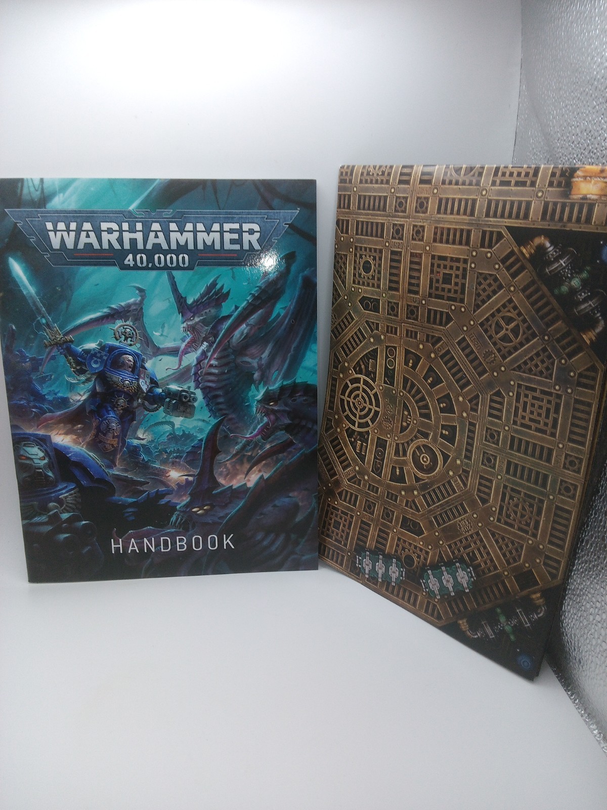 Warhammer 40000 Handbook and Poster. 10th Ed. Ultimate Starter Set 40k