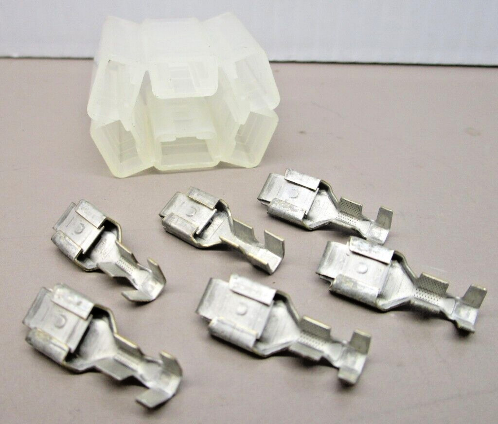 Delphi 56-Series Bow-Tie Terminal Housing and Sockets 6-Way Female White 16ga