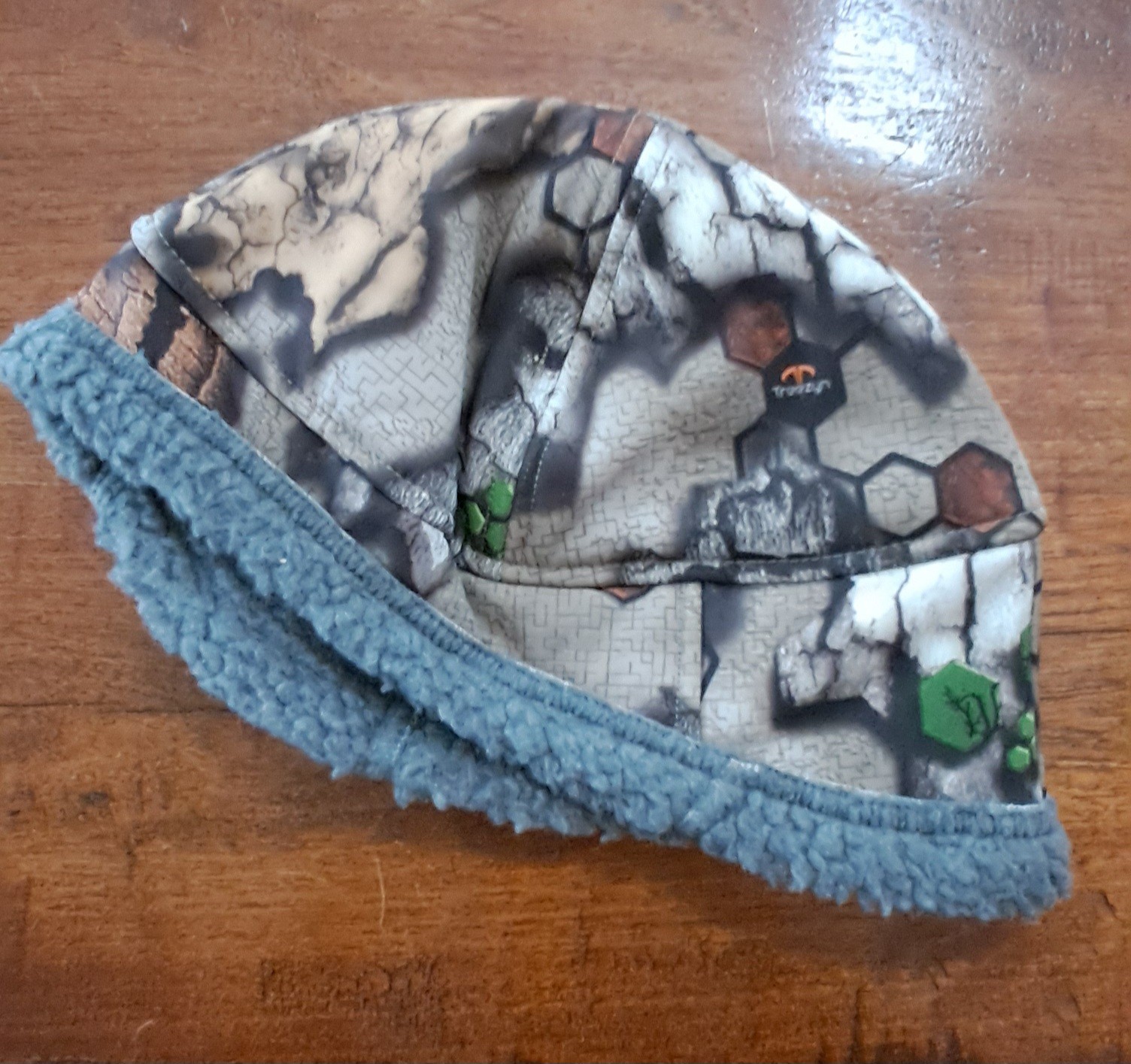 Treezyn  impizi beanie size L.    never worn great condition