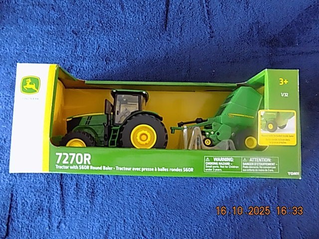 NEW John Deere 1/32 Scale 72740R Tractor 560R Round Baler Set LP79389