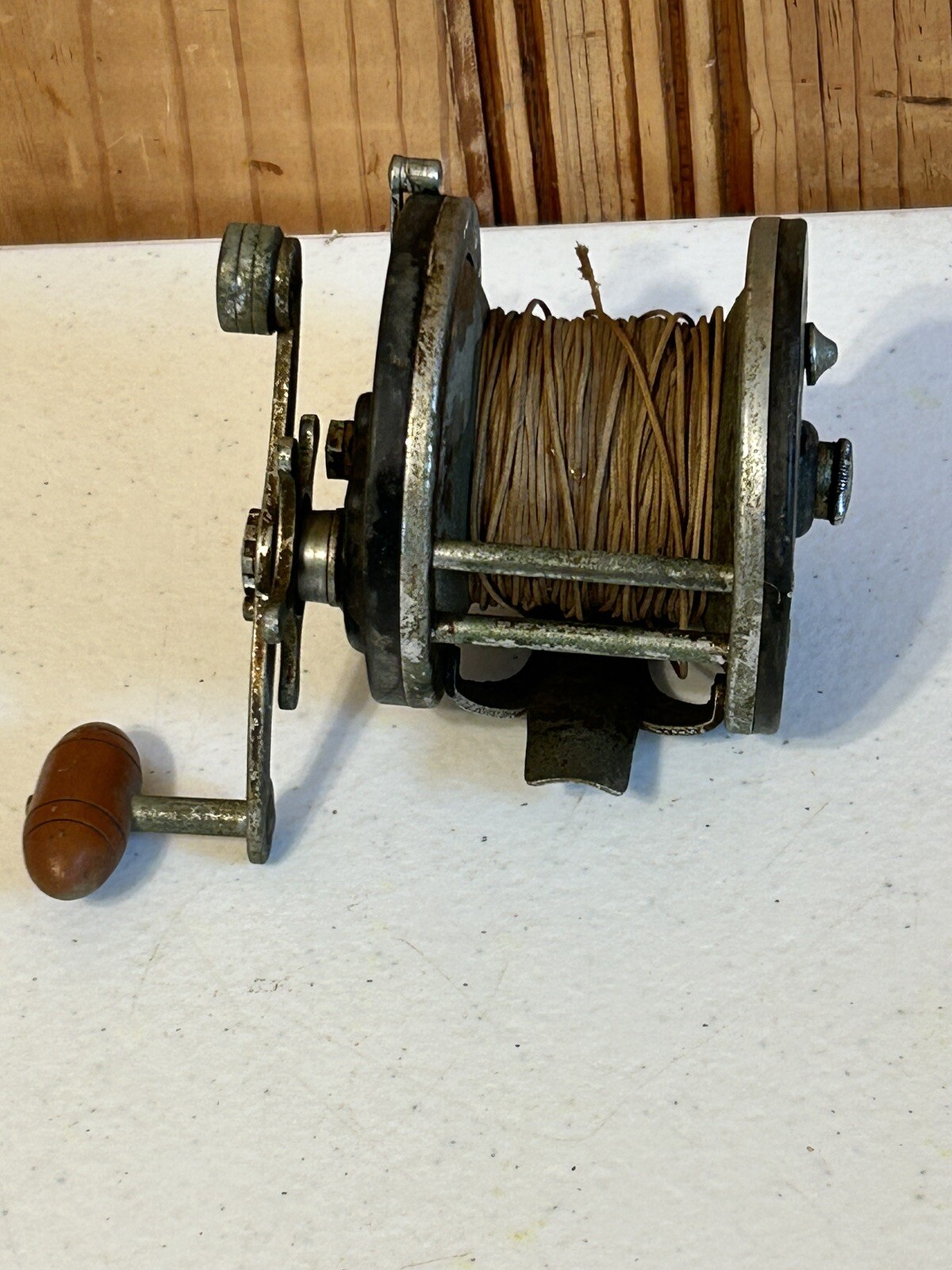 Vintage Penn  Long Beach Fishing Reel Made In USA bakelite handle  f1