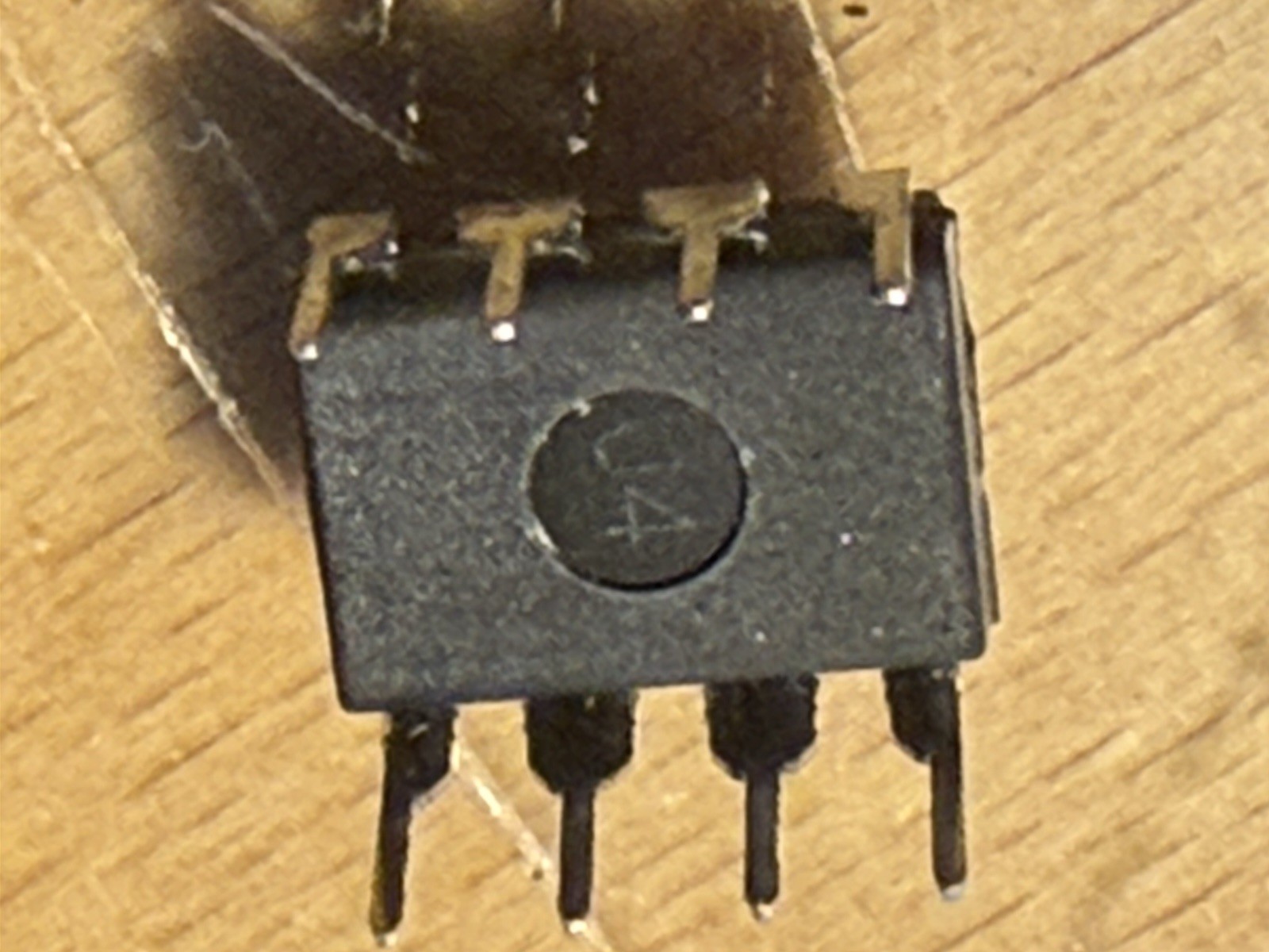 LM393 Dual Differential Comparators DIP8.