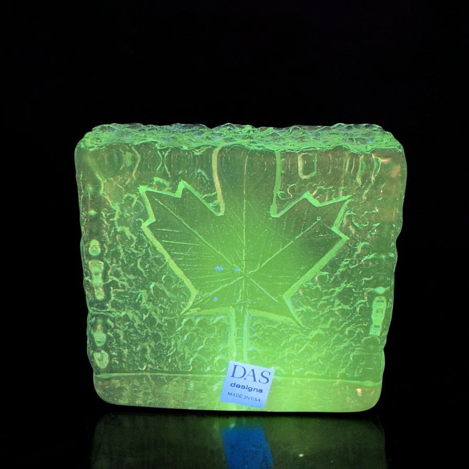 Das Design Clear Leaf Textured Glass Paperweight USA Manganese 365nm Green UV