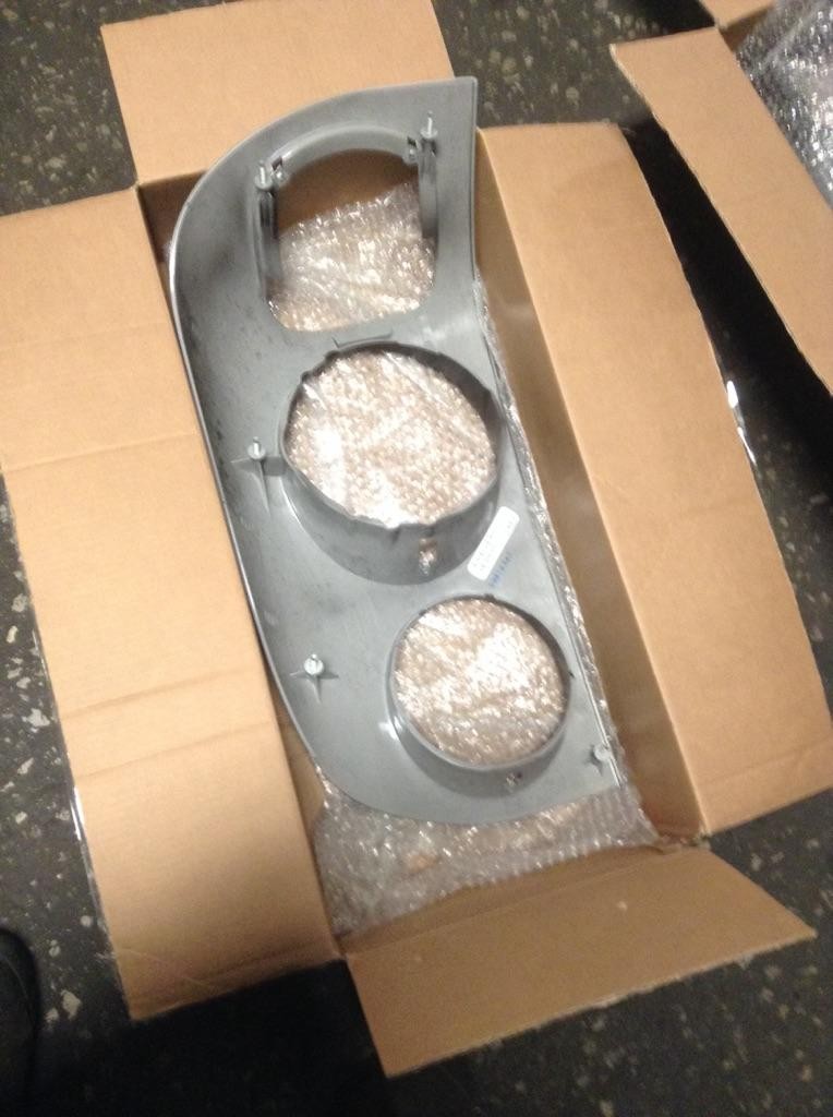For FREIGHTLINER CENTURY 112 HEADLIGHT BEZEL Right , OH