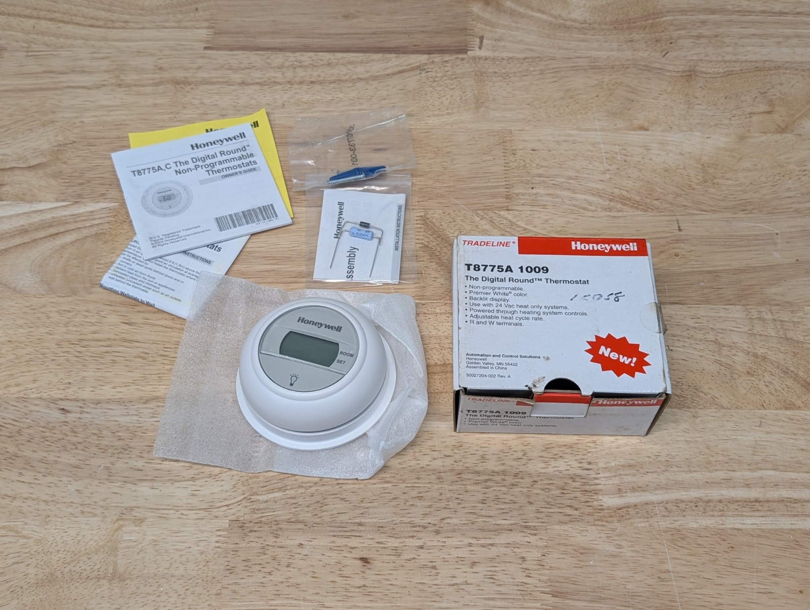 HONEYWELL T8775A 1009 Digital Round Thermostat Non Programmable White