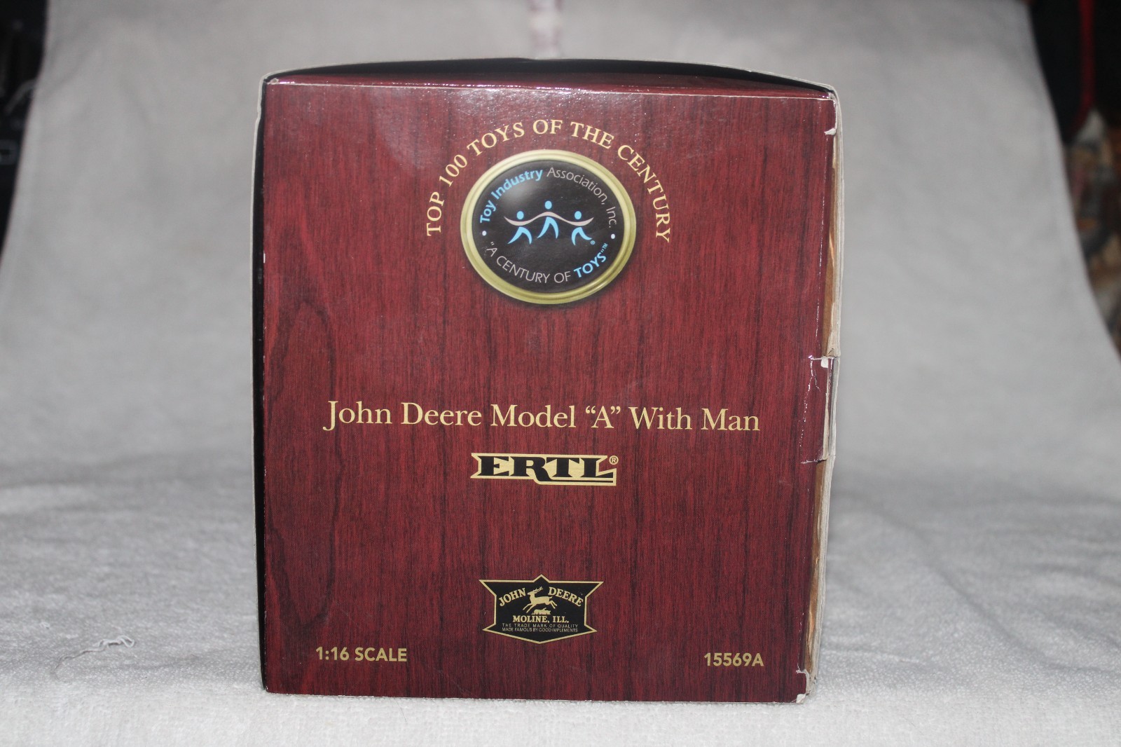 1/16 JOHN DEERE GOLD A W/MAN