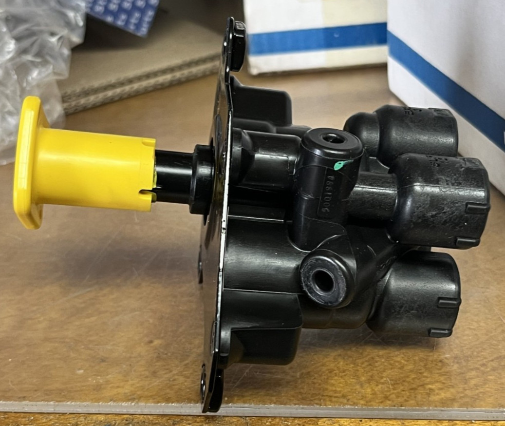 Bendix 800142 PP-CC Dash Valve NEW