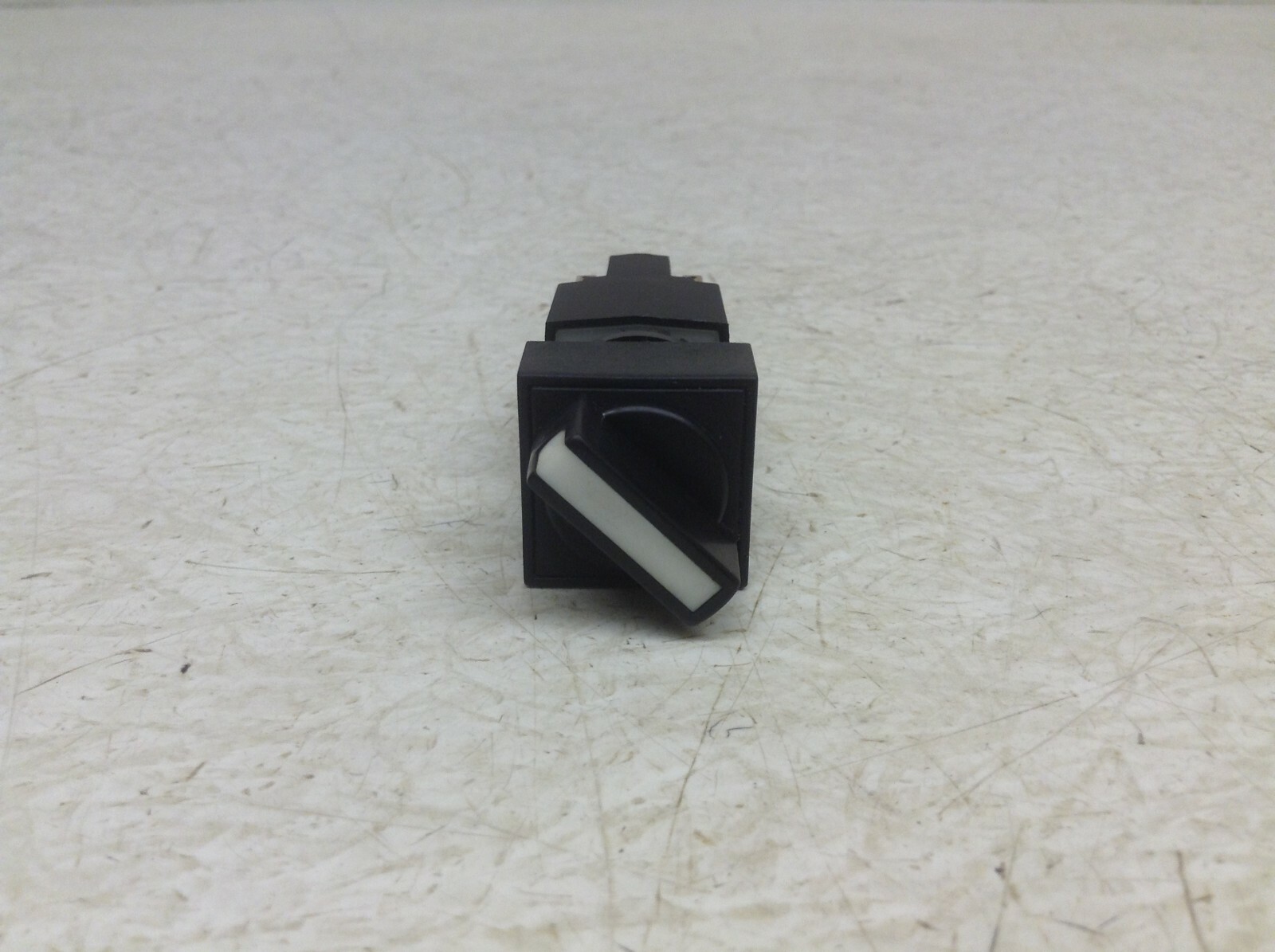Maruyasu YS-16B2 2 Position Maintained Selector Switch YS16B2 (TSC)