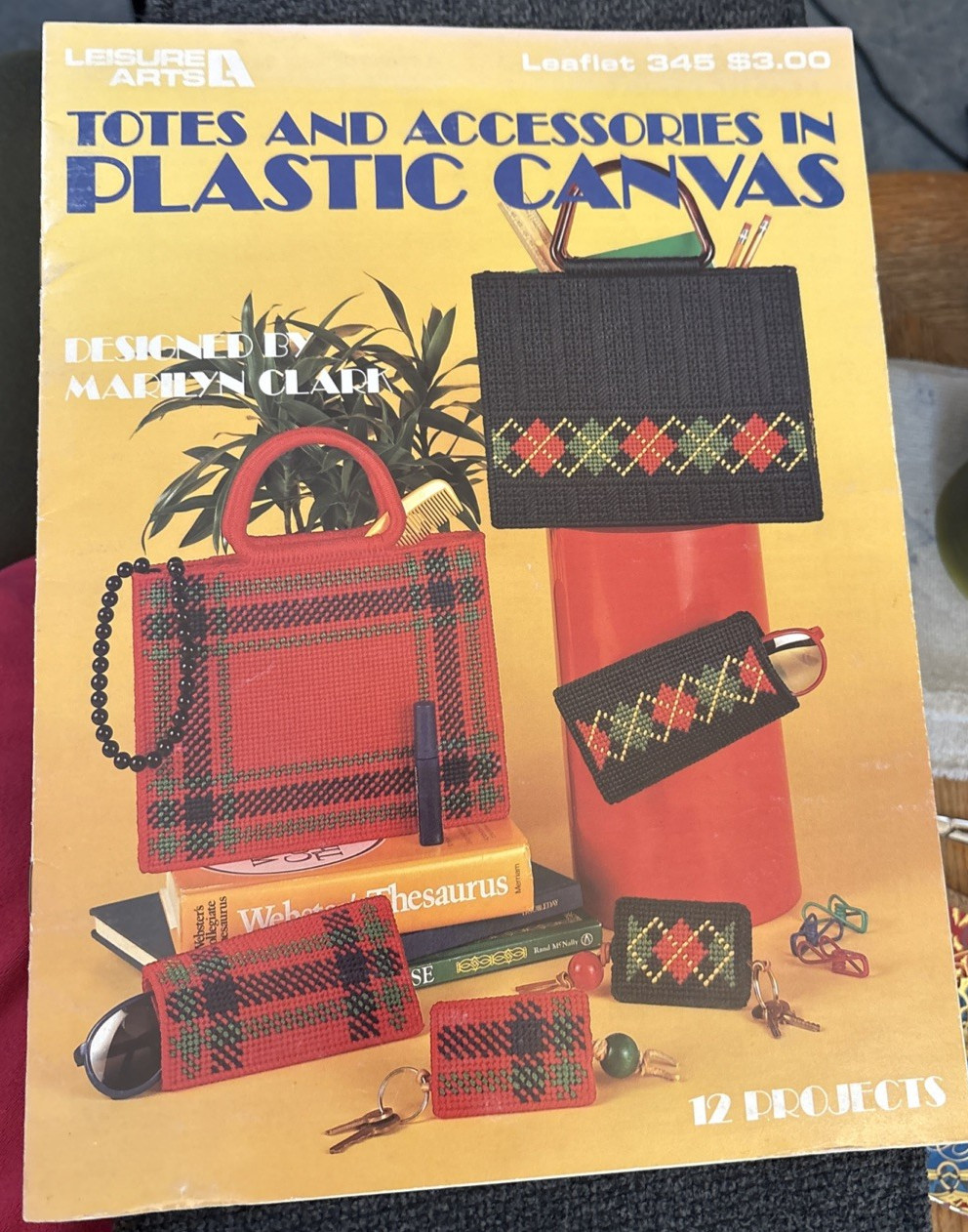 Vtg Rare Leisure Arts TOTES & ACCESSORIES IN PLASTIC CANVAS 1985 Leaflet #345
