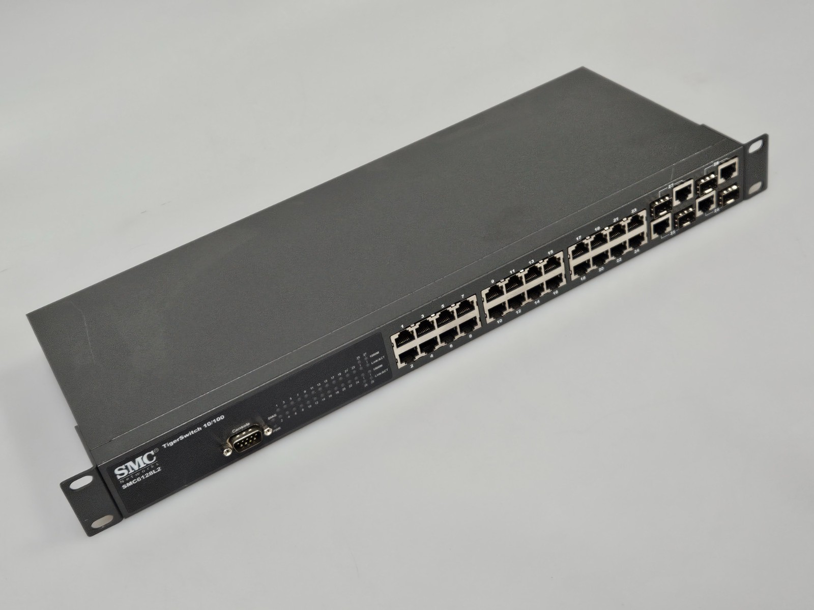 SMC Network TigerSwitch 10/100 Ethernet Switch SMC6128L2