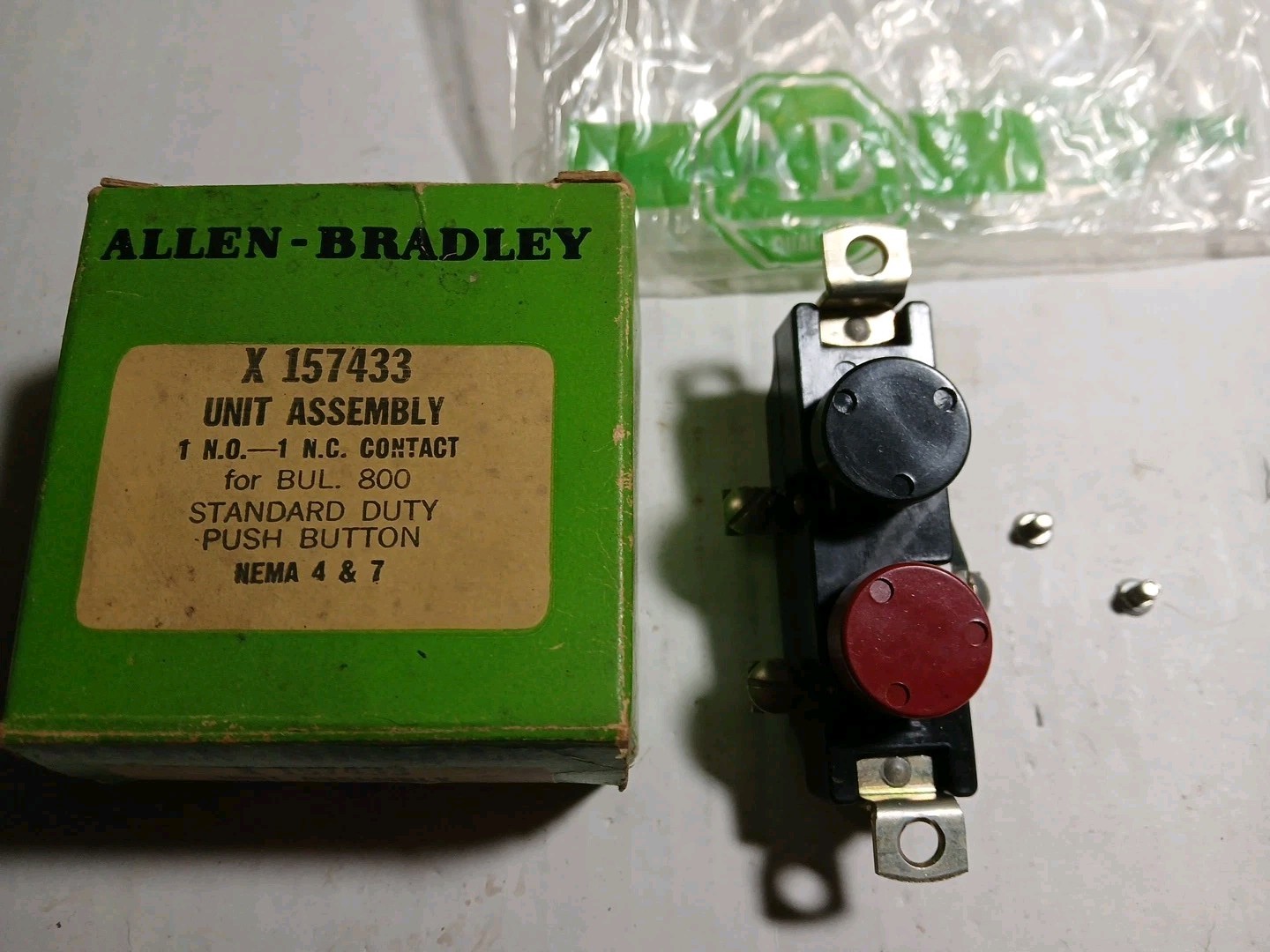 AB ALLEN-BRADLEY PUSH BUTTON UNIT ASSEMBLY BUL 800 1 NO 1 NC X 157433 NEW NIB