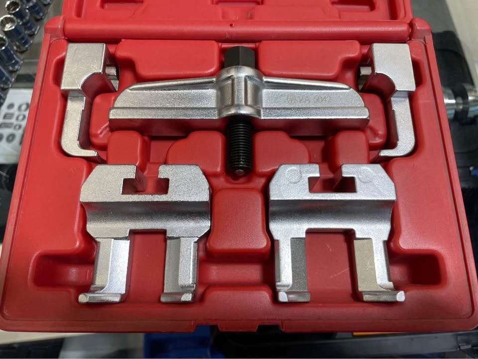 CAMSHAFT DRIVE BELT PULLEY PULLER
