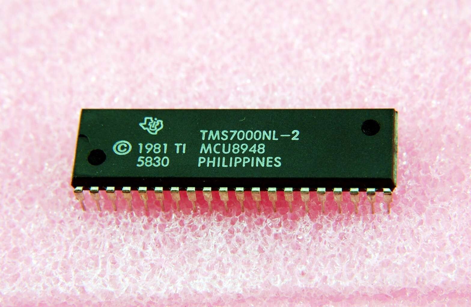 Texas Instruments - TMS7000NL-2 - IC, Microprocessor. Single Chip 8 Bit, New.